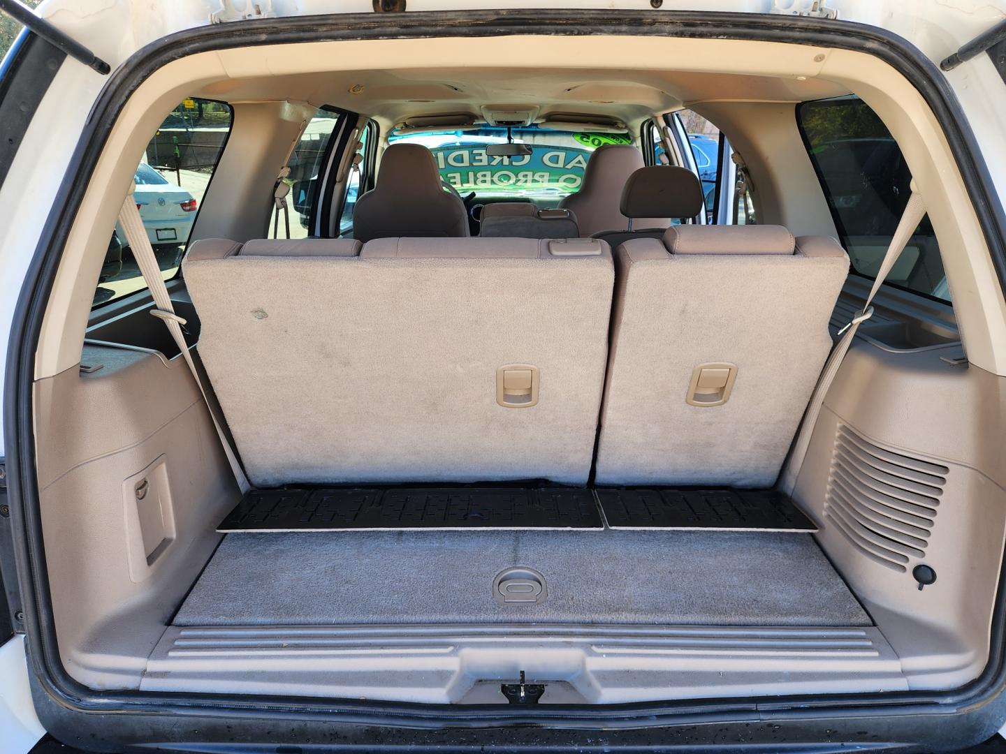 2005 WHITE Ford Expedition XLT (1FMPU15555L) with an V8 engine, AUTO transmission, located at 2660 S.Garland Avenue, Garland, TX, 75041, (469) 298-3118, 32.885551, -96.655602 - Welcome to DallasAutos4Less, one of the Premier BUY HERE PAY HERE Dealers in the North Dallas Area. We specialize in financing to people with NO CREDIT or BAD CREDIT. We need proof of income, proof of residence, and a ID. Come buy your new car from us today!! This is a Super Clean 2005 FORD EXPED - Photo#17